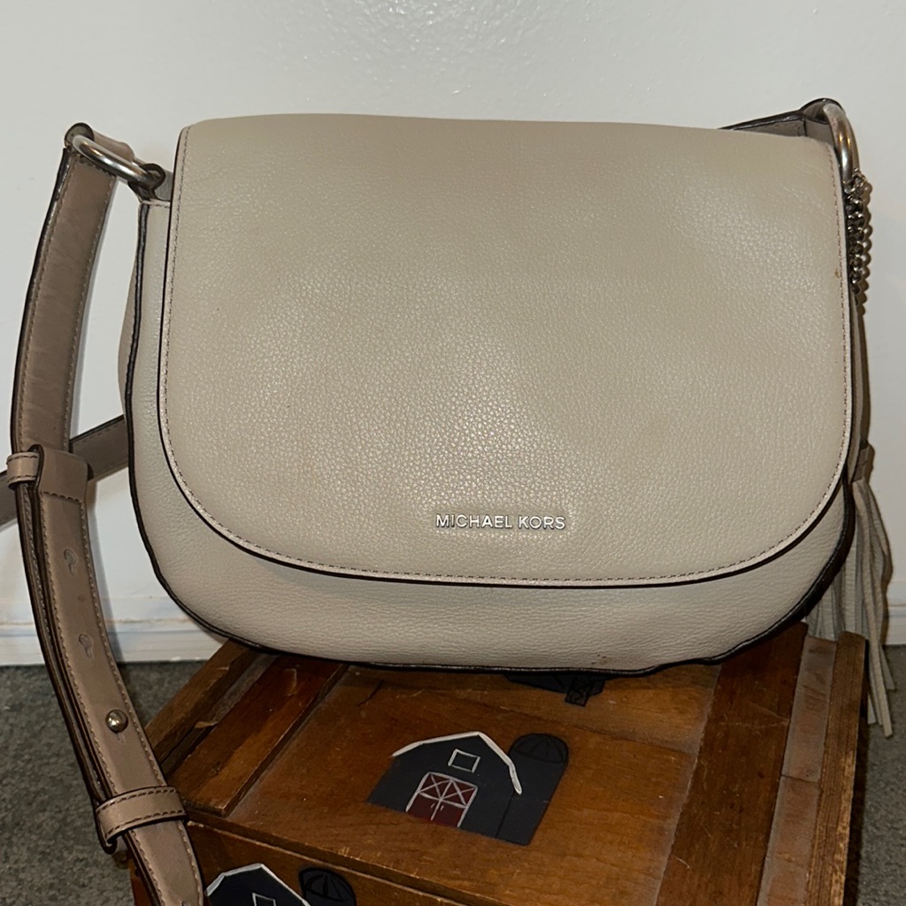 Michael Kors Elyse Large Saddle Bag